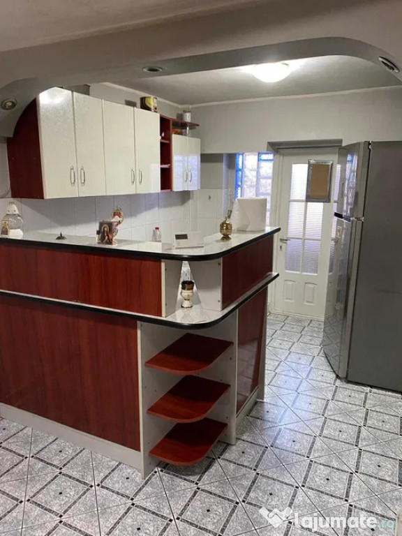 Apartament Cu 3 Camere Decomandate Zona Obcini