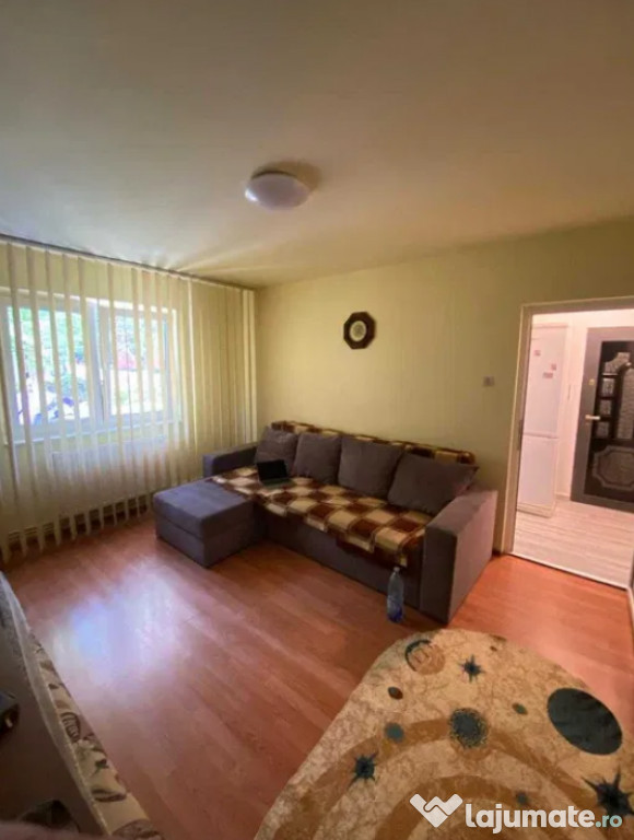 Apartament 2 camere,semidecomandat - zona Grivitei