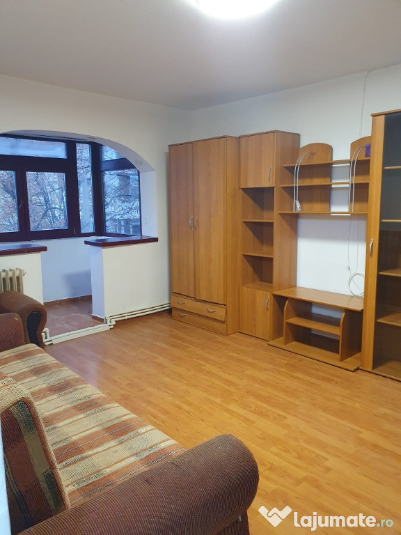 Apartament 2 camere zona Primaverii / Gradinita 23 , et. 4 cu sarpanta
