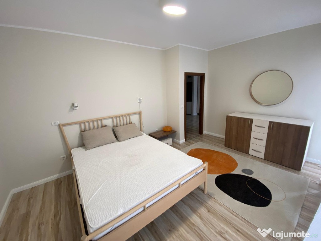 Apartament 3 camere, zona Intim, bloc Bermo