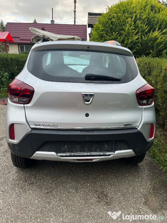 Dacia Spring avariata