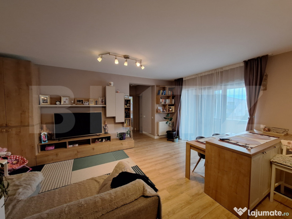 Apartament 3 camere, 2 bai, parcare, zona Terra