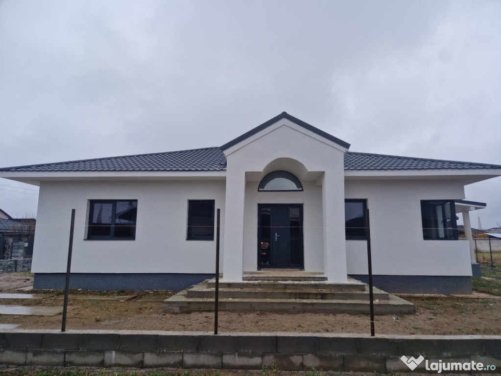 Casă modernă confortabilă, în Mocira, perfectă pentru