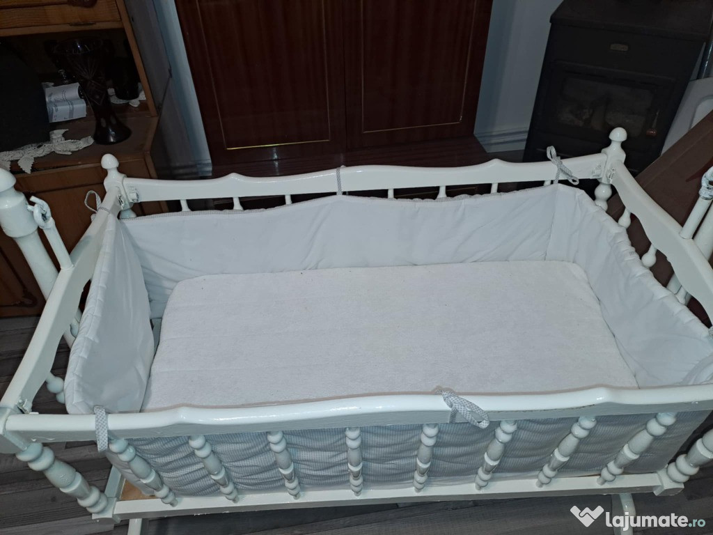 Vând leagăn din lemn pentru bebeluși – 130 lei