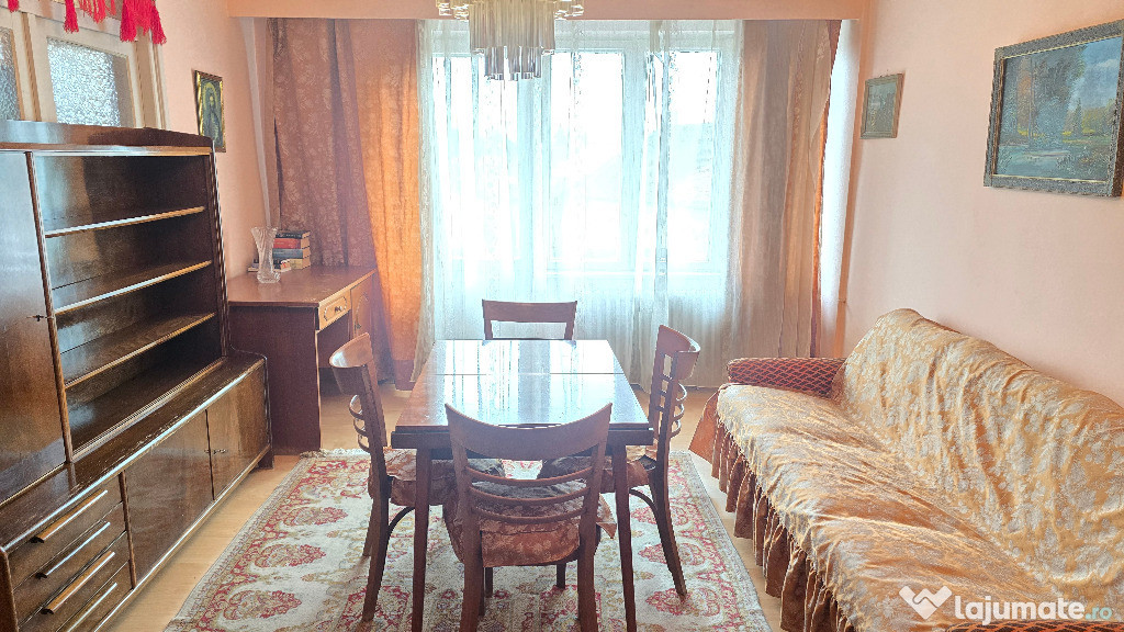 Vand apartament 2 camere decomandat in Deva, etaj 2,