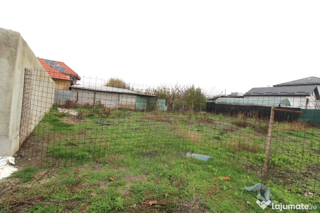 Teren situat in Micro 14