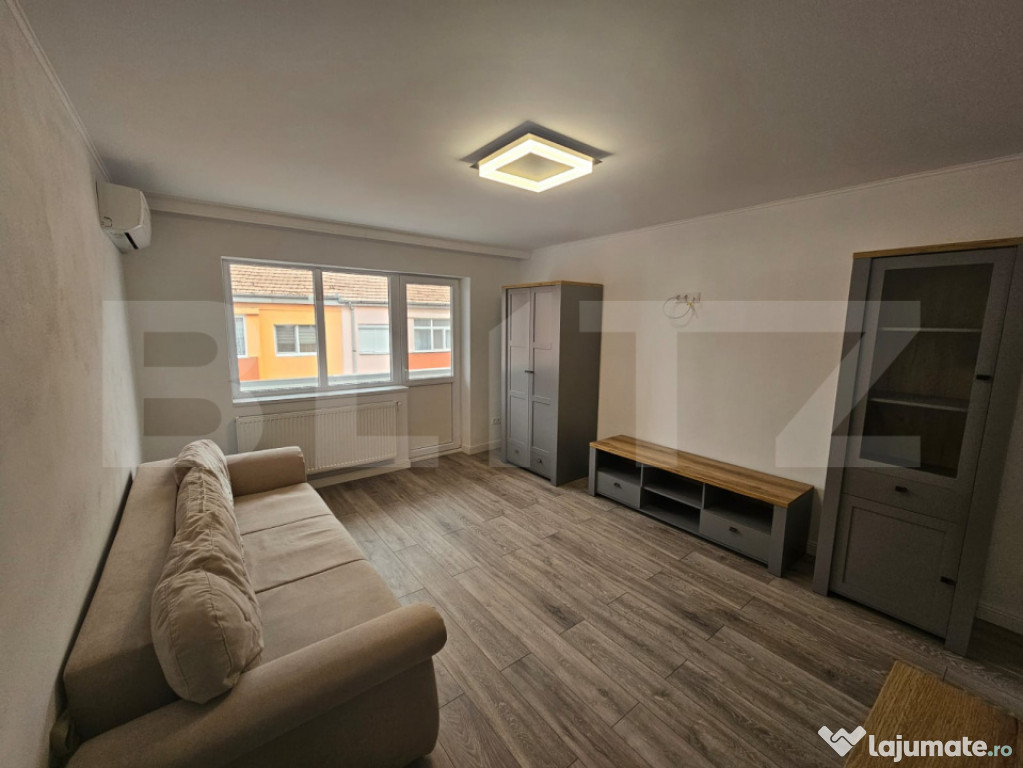 Apartament cu 2 camere, decomandat, 56 mp, zona centrala, Bl