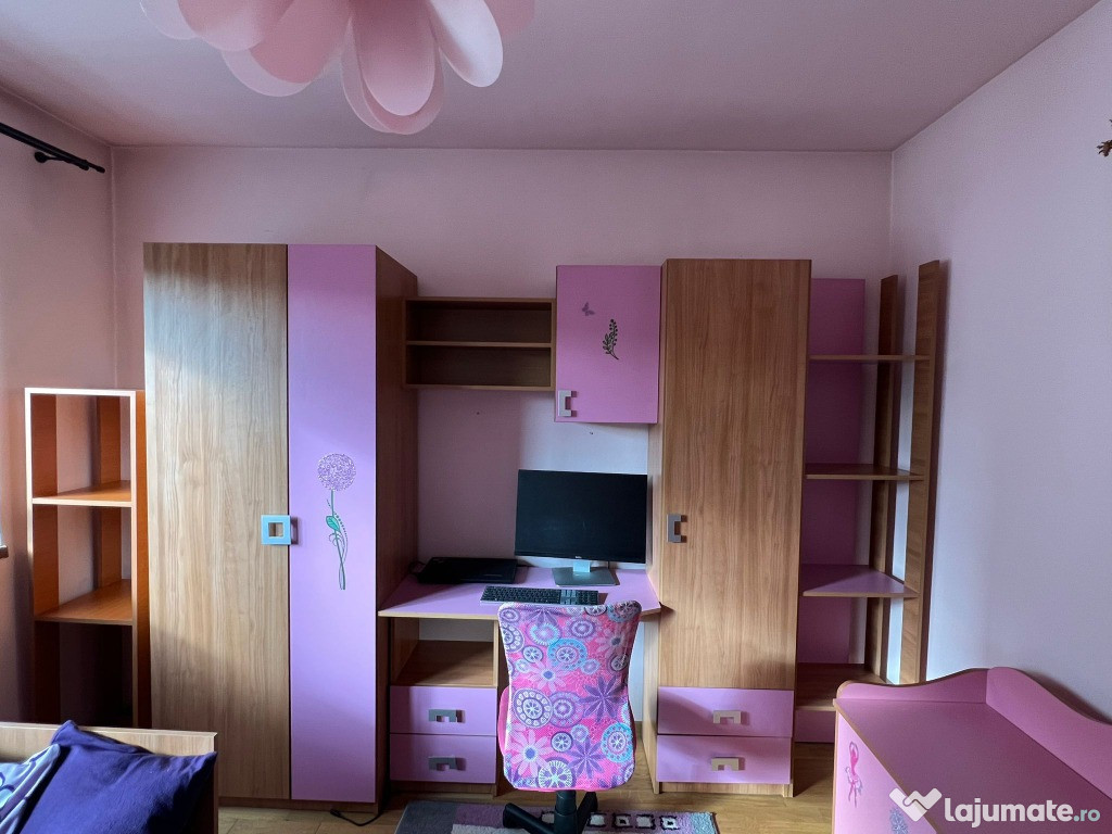 Mobila camera fetita