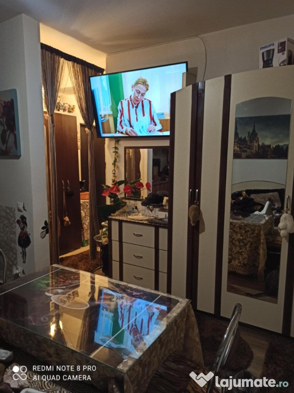 Vând garsonieră super cochetă!