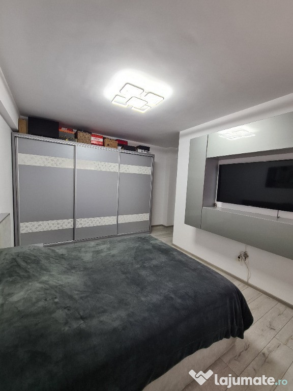 Apartament cu 3 camere, decomandat, bloc nou