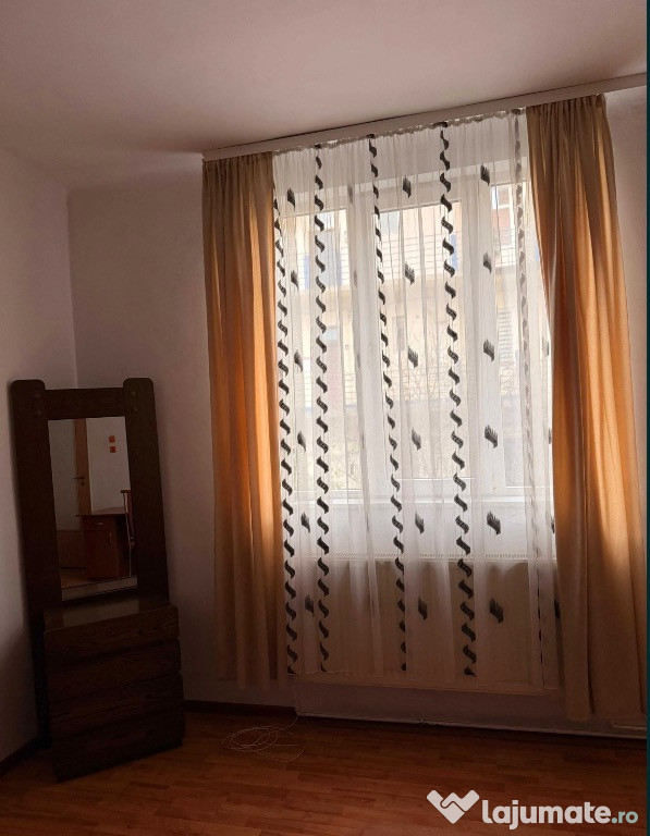 Închiriez garsonieră situată ultracentral