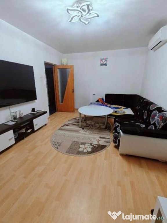 Apartament 3 camere decomandat 3 minute metrou Aparatorii...