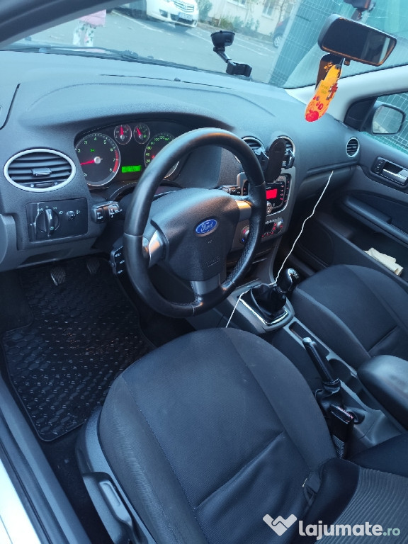 Vând mașină Ford focus 2 motorina an 2005 motor 2 cai 136
