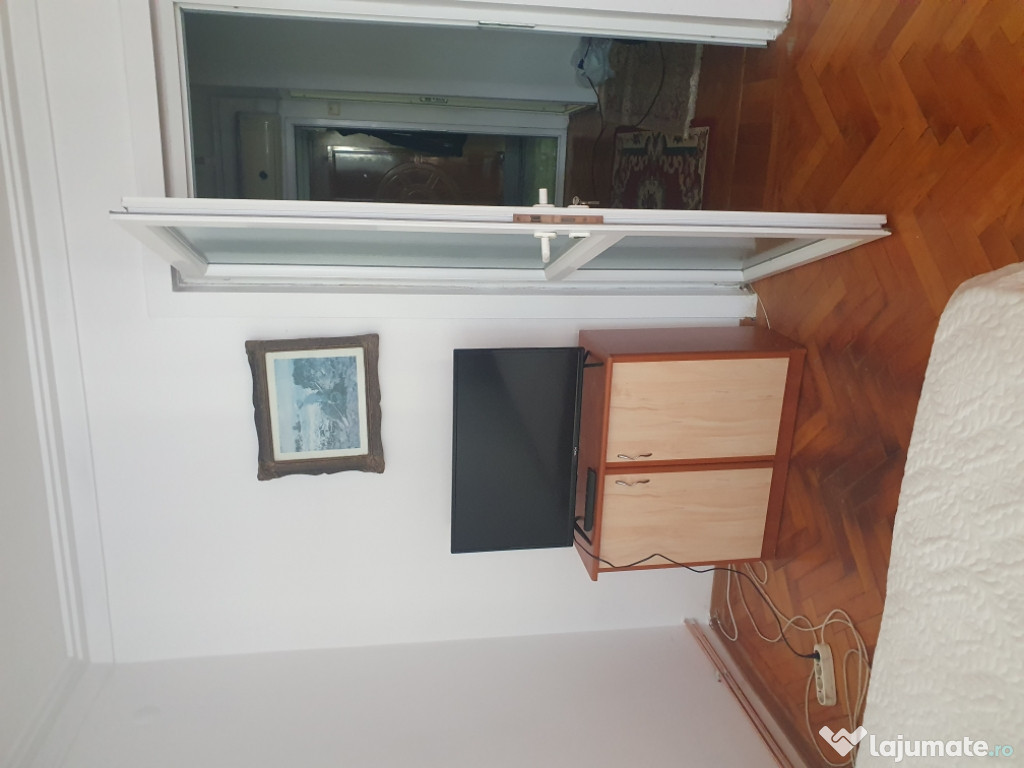 Ofer spre inchiriere garsoniera centru