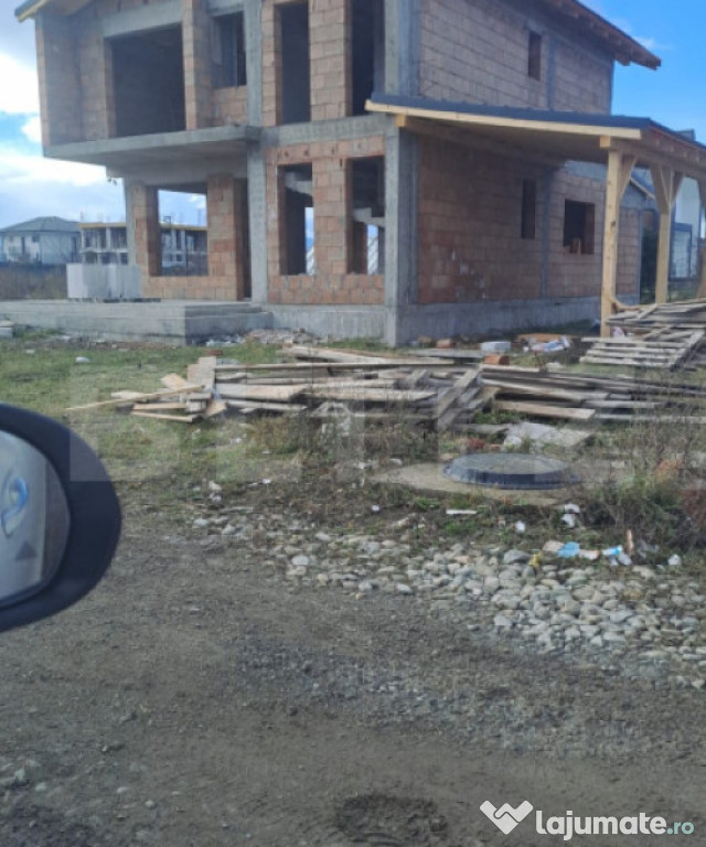 Casa individuala 4 camere Cristian,casa la rosu!