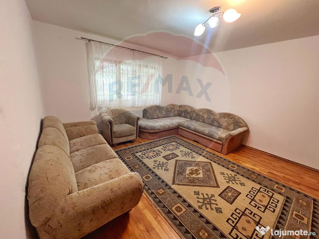 Apartament cu 3 camere de închiriat