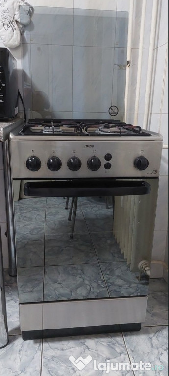 Aragaz Inox Zanussi si Cuptor Microunde Budget