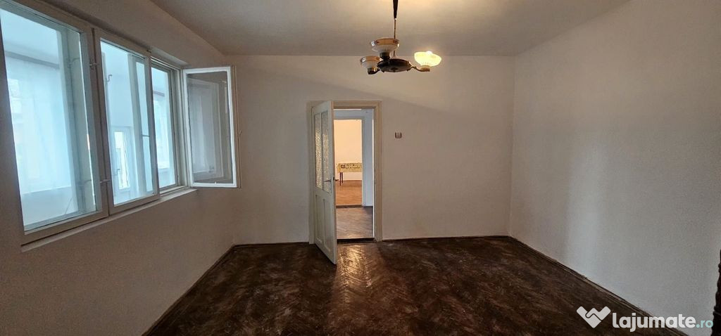 Casa din caramida – Zona Centrala, Parc CFR – Pret 17...