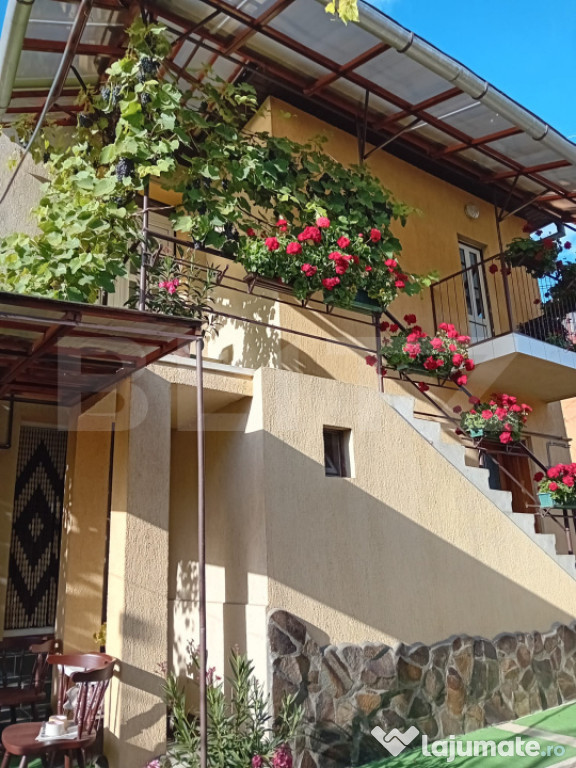 CASA IN CENTRU -REGHIN CU SPATIU COMERCIAL