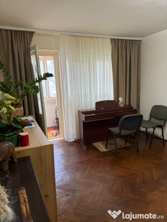 Apartament 3 camere, 70 mp, decomandat – Zona Centrală /