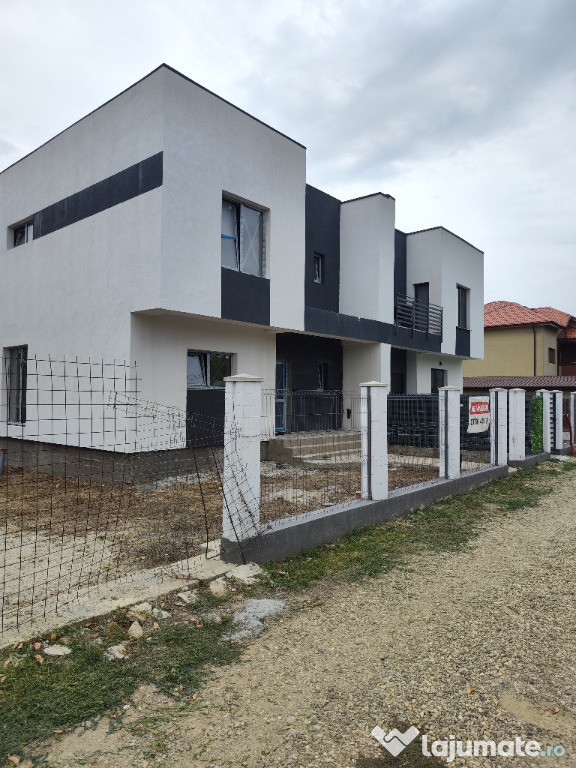 Vând vila Corbeanca Petrești