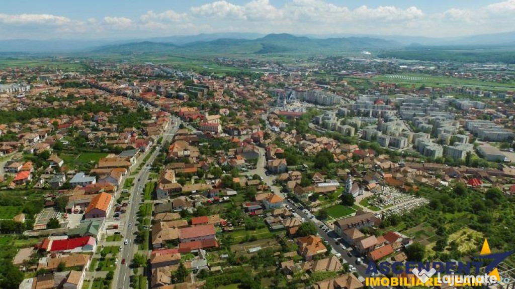 Teren intravilan, pe 5.800 mp, cu vedere frumoasa,in localit