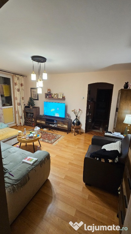 Vand apartament 3 camere etaj 1