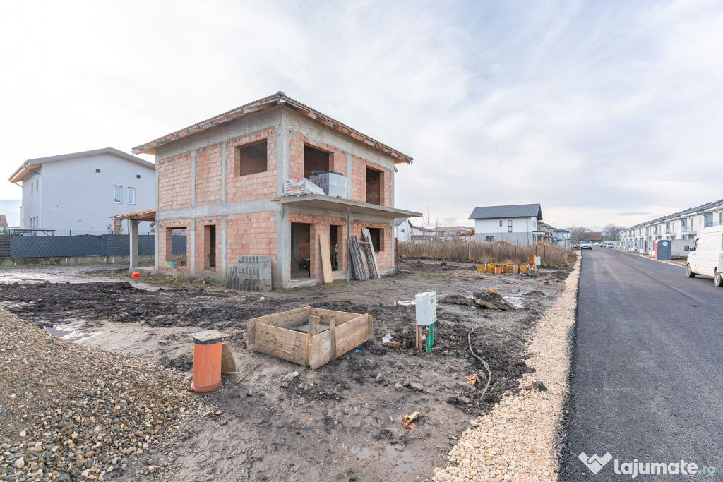Vânzare Casă Individuală 134 mp, acces asfaltat și to...