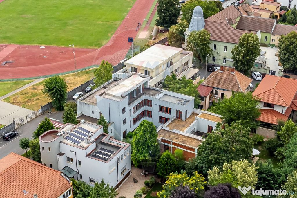 Proprietate speciala 1022 mp utili de vanzare pe Malul Mu...