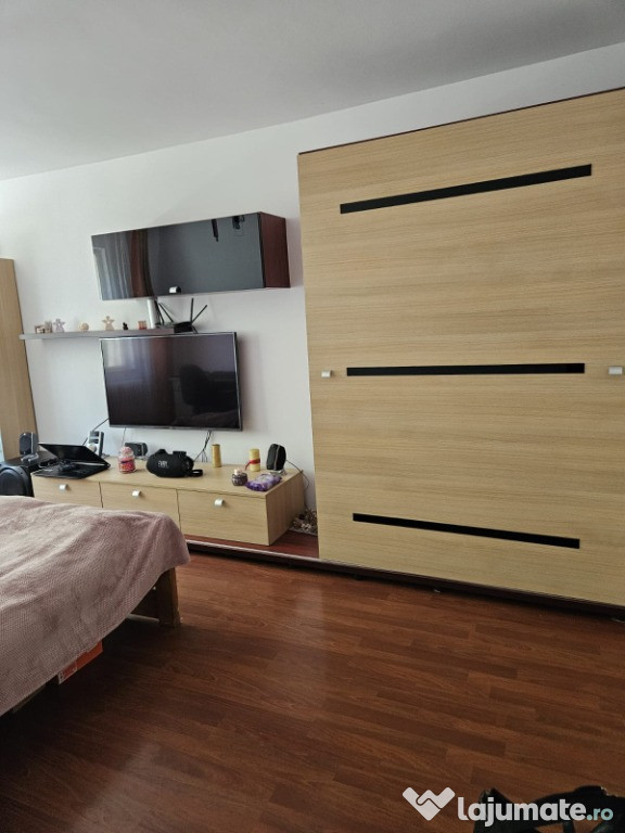 Închiriez apartament 2 camere decomandate, et1,