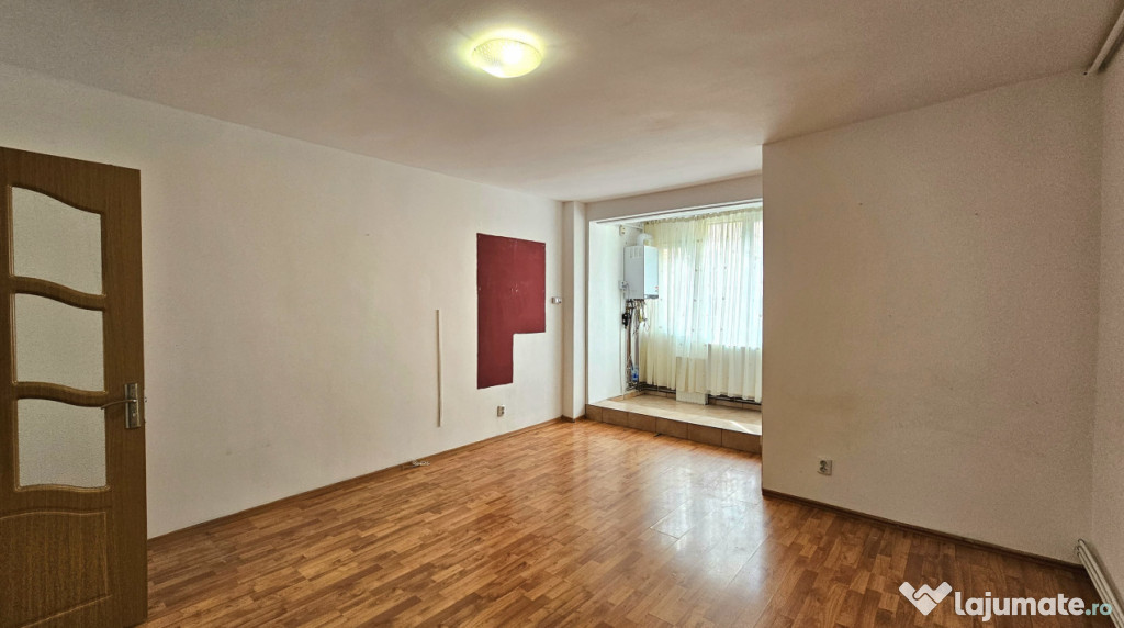 Garsoniera Etaj 1 - 500 M Lacul Noua