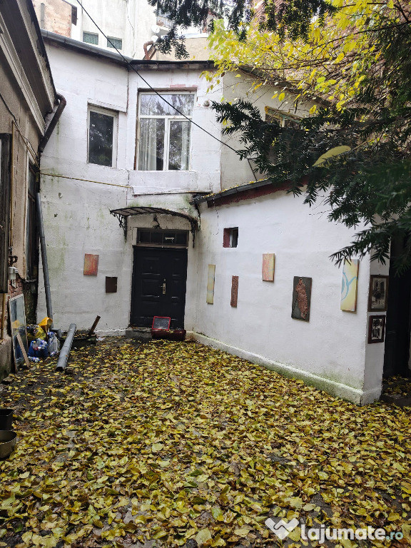 Garsoniera cu curte in Km zero Bucuresti langa Inter cu 180mp curte