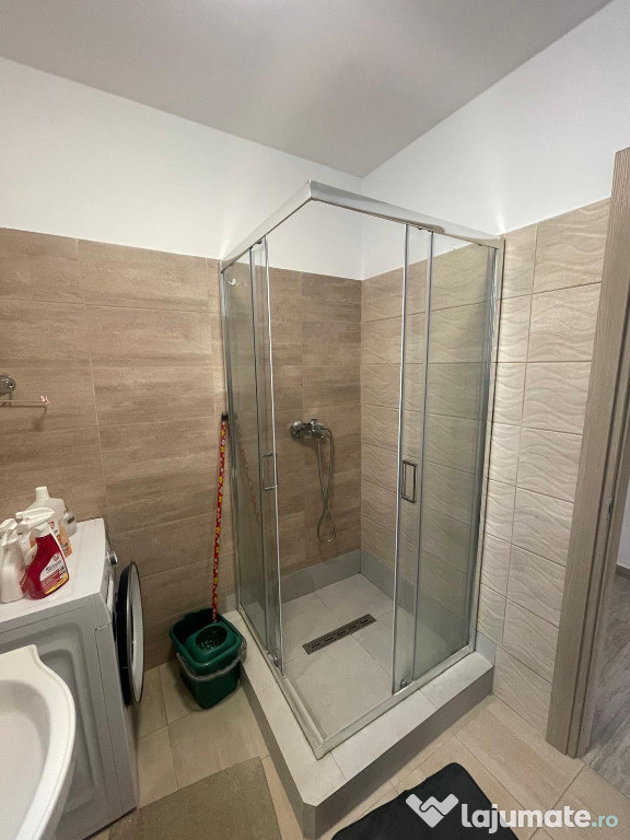 Garsoniera de vanzare\mobilata si utilata complet