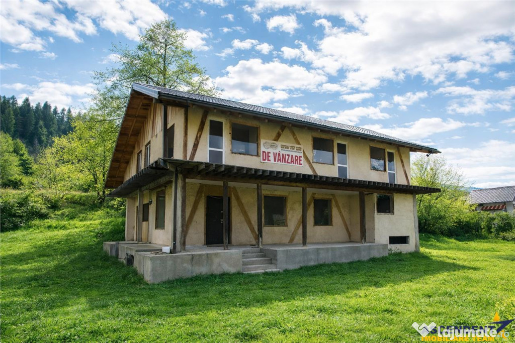 Proprietate autentica, stil traditional:Eco, cu parau pitore