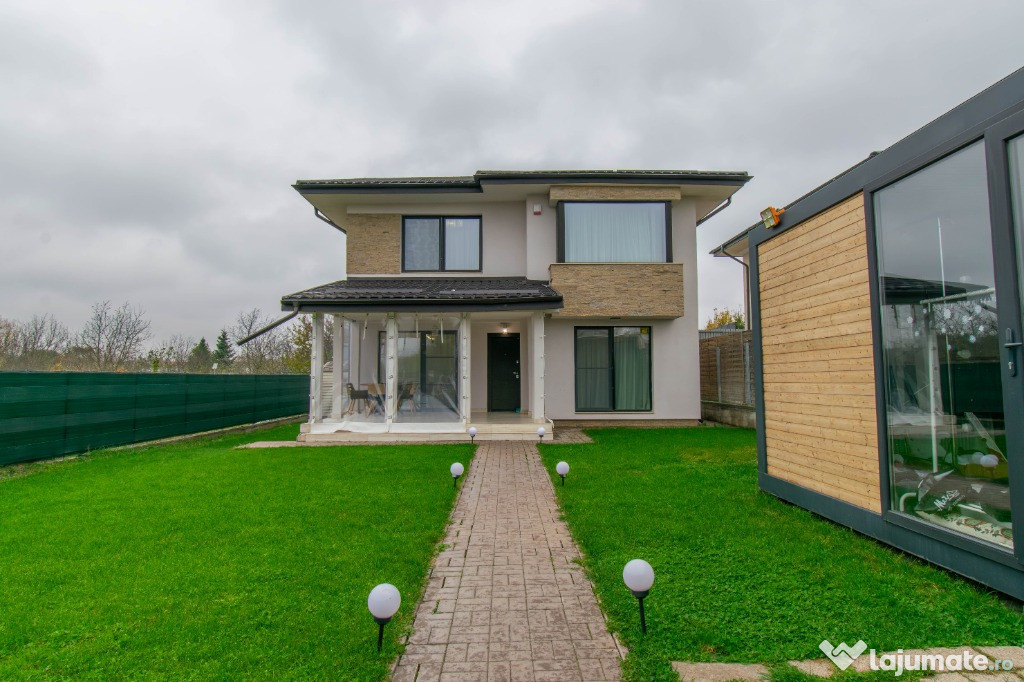 Vilă modernă cu vedere la lac, minicomplex inchis