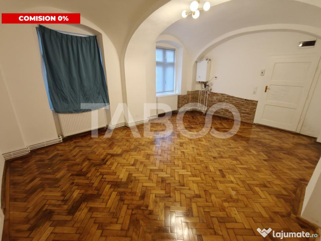 Garsoniera spatioasa de inchiriat in Centrul Istoric - Comis