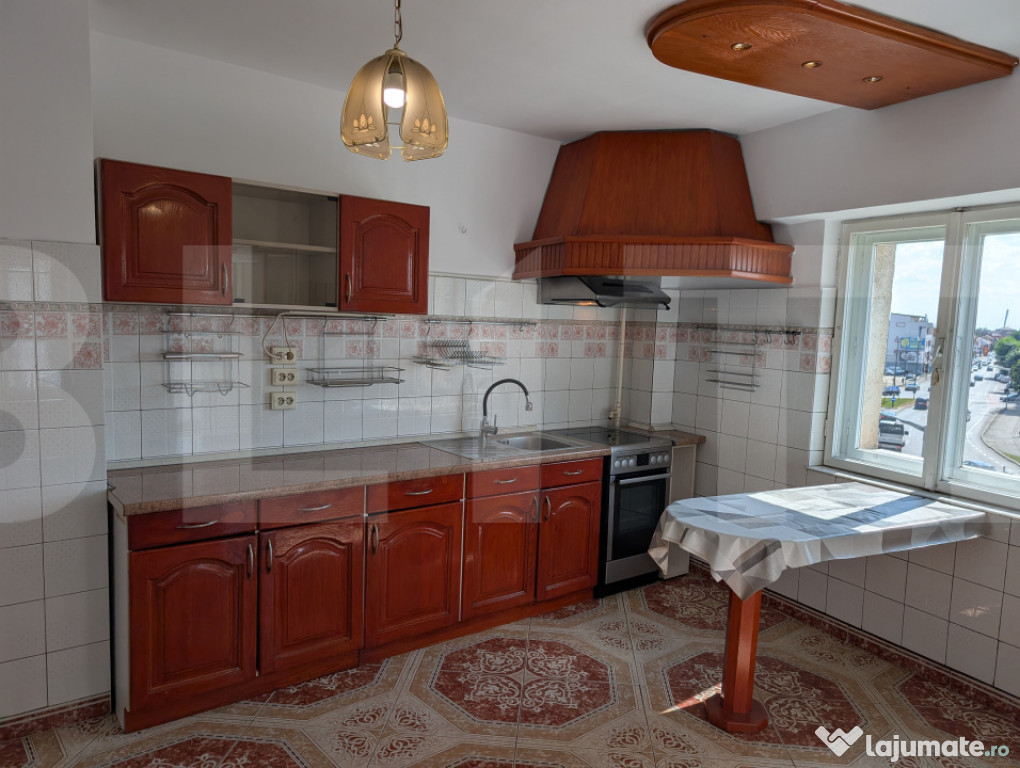 Apartament cu 4 camere, 165 mp, zona Intim