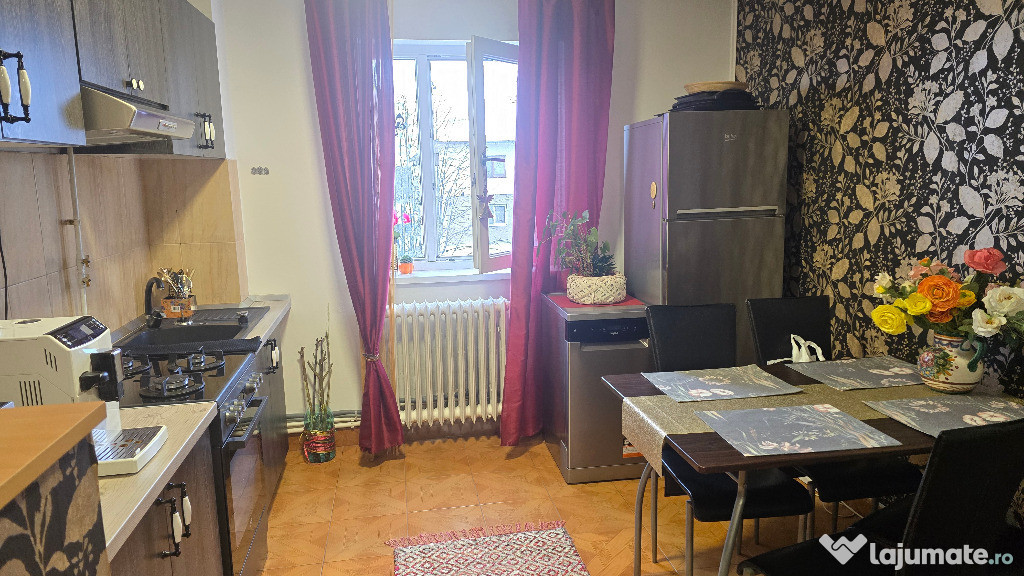 Inchiriez apartament cu 2 camere in Deva, Piata, mobilat, utilat