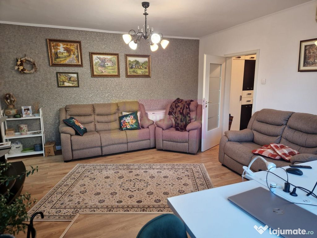 Apartament 3 camere de vanzare