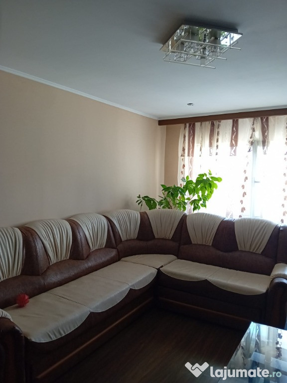 Vand apartament 4 camere