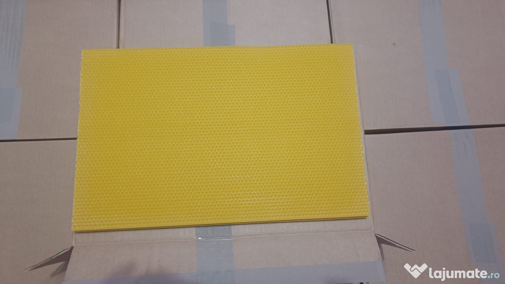 Foițe din ceară provenită din stupina proprie