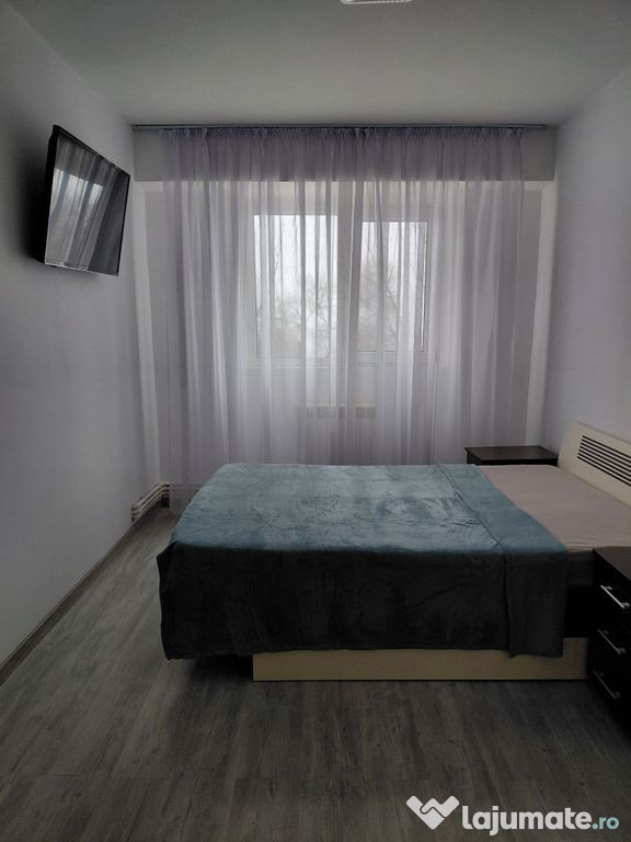 Apartament 4 camere de închiriat – Micro 20,et 1,mobil...