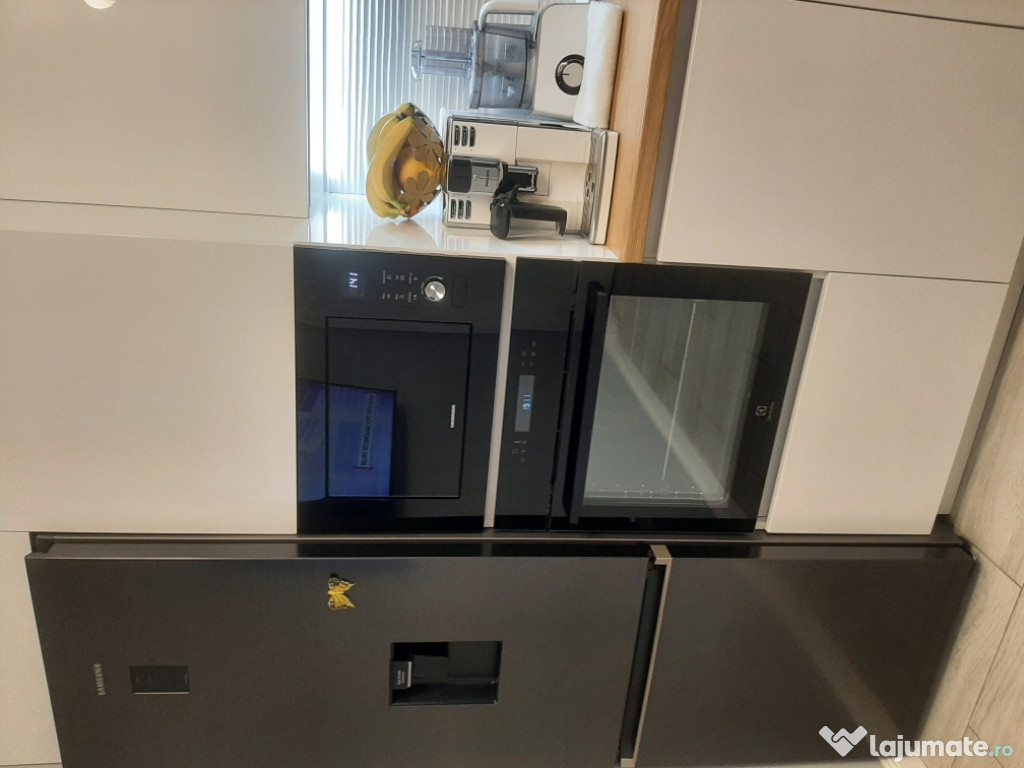 Cuptor Electrolux 72 l, Clasa A+,Autocuratare pirolitica