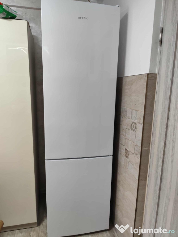 Combină Frigorifică Arctic.nouă