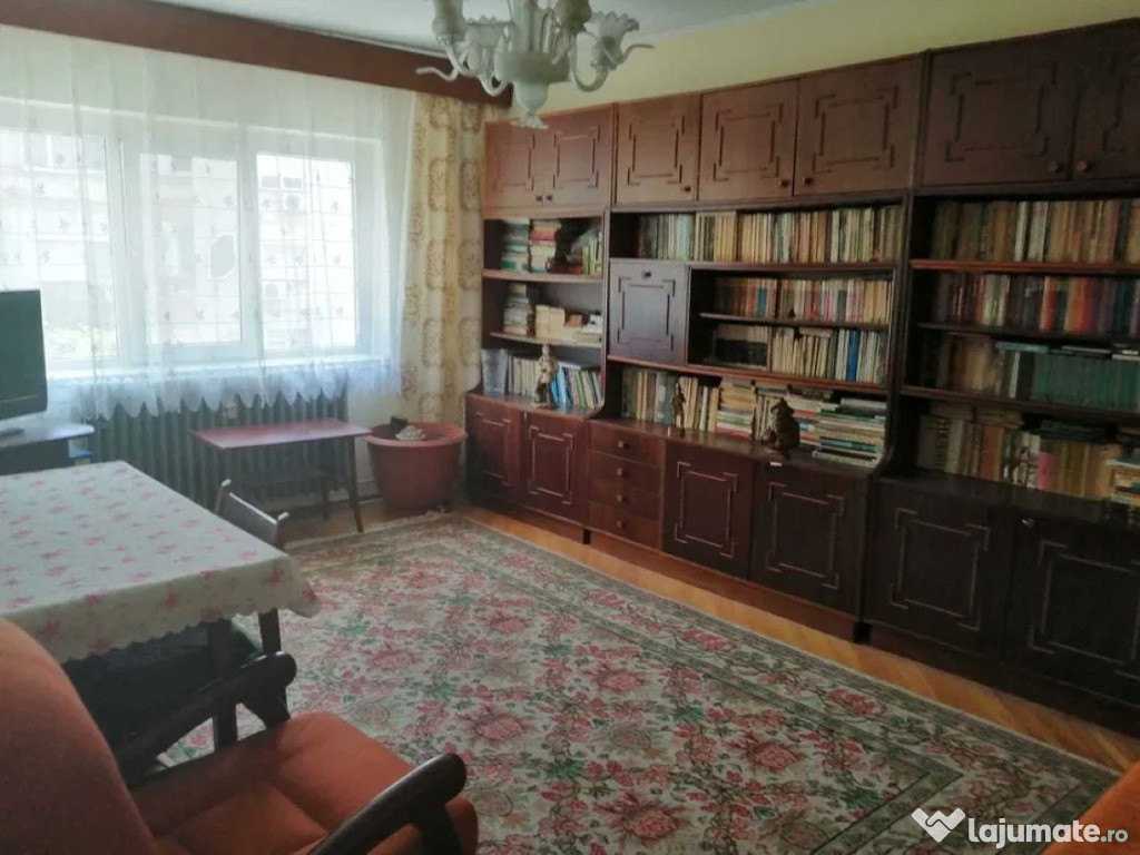 Apartament 3 camere, etaj 2, Piața Centrală – 2 băi și balcon