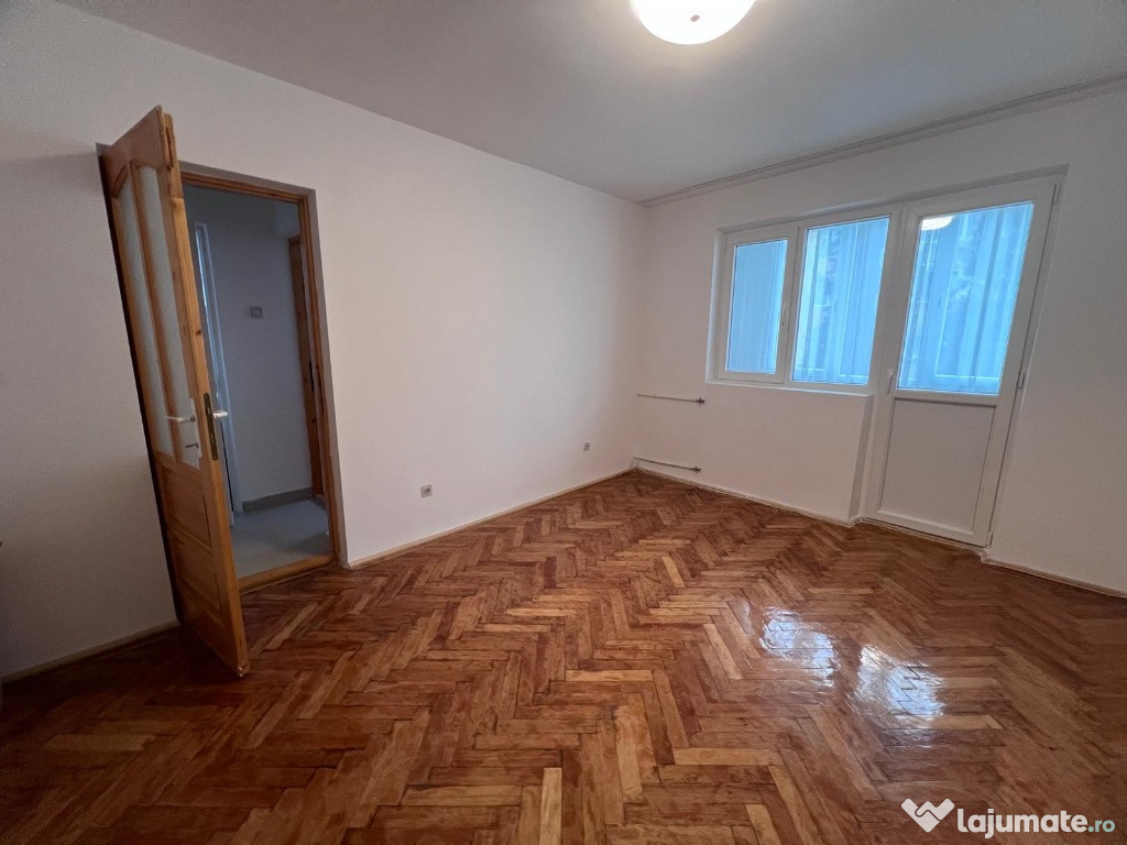 Apartament 2 camere,zona Liceul Auto