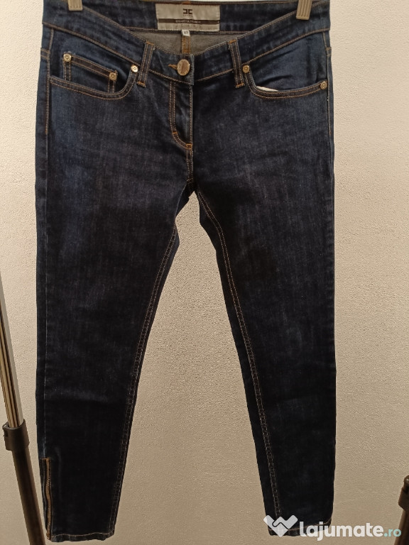 Vând blugi Elisabetta Franchi