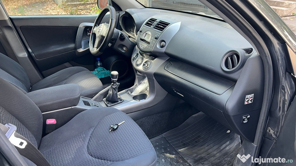 VAND TOYOTA RAV 4 4X4 2.2 TDI 170 CP