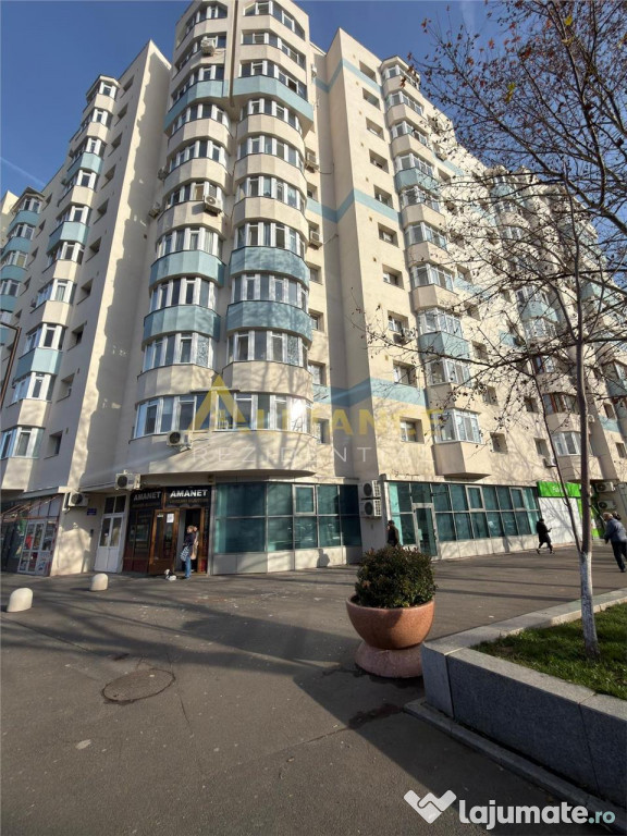 Metrou Aparatorii Patrie 3 cam bloc 1985 et 2