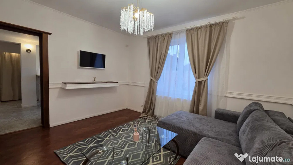Apartament 3 camere de inchiriat, în Zona Centrală, teras?